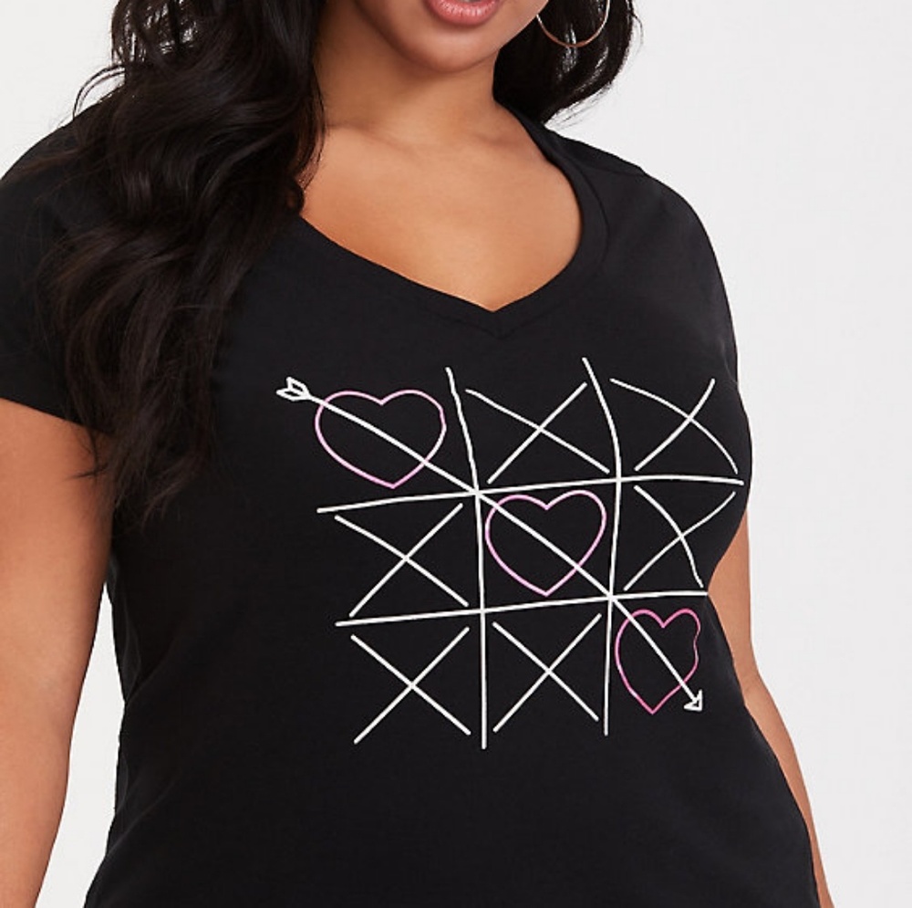 💖TORRID💖 BLACK TIC TAC LOVE V-NECK TEE